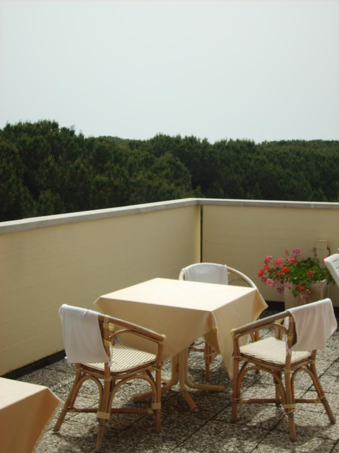 Hotel Valentino Pinarella Exteriör bild